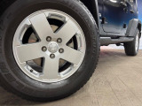 ●純正18インチアルミホイール:輸入車ならではの卓越した走りを支えるホイールと足回りです!日本車の走りに慣れている方にもぜひ体感して頂きたいほど、高いレベルでまとまっています!