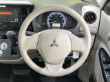 インテリアに合わせたデザインのステアリングは、運転される方のことも考え、運転しやすい形状、大きさです。是非一度、実際に触ってお確かめください。