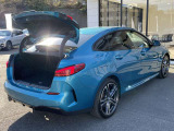 BMWを熟知したメカニックによる、360度の納車前点検。ドイツ本国と同様の教育・訓練を受けたメカニックが徹底的に点検、整備した後にお客様にお引渡しします。