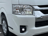 【LEDヘッドライト】悪天候や夜間走行時も良好な視界を確保し安心して運転できる高輝度LEDヘッドライトを装備!点灯速度が早く、消費電力も抑えられています。