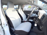 運転席シート廻りは使用感も少なく、良好な状態となっています。前オーナー様が丁寧に使っていたことがよくわかりますね。