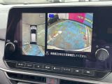 車を真上から見ているように、周囲の状況を把握しながら安心して駐車が行えるアラウンドビューモニター装備!