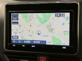 純正ナビを装備。タッチパネル式で使いやすく、お出かけもラクラクです。