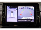 アラウンドビューモニター、まるで上空から見下ろししているかの映像がナビ画面で確認でき、安心して駐車をサポートすることができます。