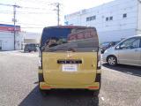 大きく開くテールゲートです。