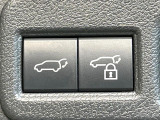 【パワーバックドア】スマートキーや運転席のボタンを押すだけでリアゲートが自動で開閉します!荷物を持っている時や、高い位置にあるバックドアを閉める際に便利な機能です♪
