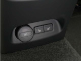 リアシートにもシートヒーターを装備。4席全てで独立した調整が可能です。
