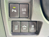 各種機能のボタンがあります。もちろん運転席からの操作も可能。スマートに使いこなしてください。