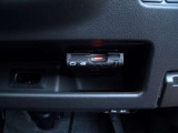 ETCは運転席の下側に装備されています