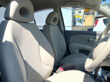 運転席シート廻りは使用感も少なく、良好な状態となっています。前オーナー様が丁寧に使っていたことがよくわかりますね。