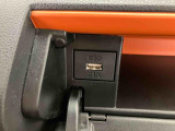 3.「認定中古車カルテ」は、走行距離や修復歴に加えてキズ・凹みの有無・状態や消耗品の交換、過去の整備状況がわかります。