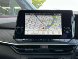 一枚岩のようなデザインのメーカーオプションナビは9インチの大画面に加えて、Bluetooth接続・HDMI端子・Apple CarPlayワイヤレス接続・スマホのワイヤレス充電など多数の機能が満載です!!