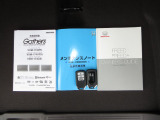 カギをバッグやポケットに入れたままでもドアロックの開閉やエンジン始動ができる『スマートキー』付き!暗くなってもキー穴を捜す必要が無くとっても便利ですから人気の装備です!