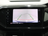 車両後方を表示するリヤビューカメラを装備。ガイドライン付きで、駐車時の後方確認をサポートします。