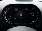 視認性の良いTFT液晶メーター、太陽光も反射しにくく、運転中もパッと見れるよう速読性の高いメーターです。