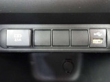 前席にオーディオ接続Type-A端子と充電用のUSBType-C端子があります