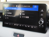 ナビゲーションはホンダコネクトディスプレイを装着しております。AM、FM、Bluetooth、フルセグTVがご使用いただけます。初めて訪れた場所でも道に迷わず安心ですね!