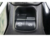 電動パーキングブレーキ。停車時ブレーキ保持するホールド機能スイッチは大変便利ですね。