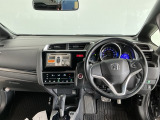 【前方視界】開放的な前方視界!運転がしやすく疲れにくいです♪窓が大きく、見通しがとっても良いおクルマですよ♪