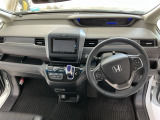 【前方視界】開放的な前方視界!運転がしやすく疲れにくいです♪窓が大きく、見通しがとっても良いおクルマですよ♪