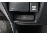 スマートフォンなどの音楽再生が可能なUSB接続ジャック装備車両です♪♪♪