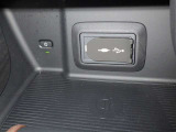 充電用USB端子付き。スマートフォンなどの充電に便利です。