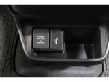 スマートフォンなどの音楽再生が可能なUSB接続ジャック装備車両です♪♪♪