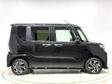 ドアは約90度に開くので荷物も積み込みやすく、乗り降りもしやすい♪ ロングドライブも快適に過ごせる工夫がいっぱいです♪♪