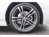 BMW承認の純正タイヤを装備しております☆お問合せ(無料ダイヤル)0078-6002-613077迄お待ちしております。大阪府吹田市芳野町5-55 毎水曜、第二・第三火曜日定休 営業時間10:00〜18:00