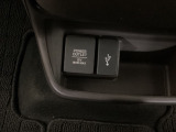 12V電源ソケットを設置しております。周辺機器の充電にご利用頂けます。