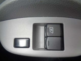 スイッチポンでラクラク窓開閉、前席パワ-ウインドウ。お問い合わせは03-5672-1023へ