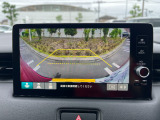 バックでの駐車が苦手な方や運転にあまり自信のない方でも後方の視界をしっかりサポート。安心して車庫入れが出来るバックカメラを装備しています!