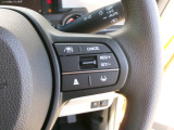 Hondaセンシングの機能のひとつ、アダプティブクルーズコントロール付!アクセルから足を離しても設定したスピードと前車との車間を保ち走行してくれます!車線維持もアシスト☆高速道路で疲労軽減ですね☆