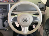 インテリアに合わせたデザインのステアリングは、運転される方のことも考え、運転しやすい形状、大きさです。是非一度、実際に触ってお確かめください。