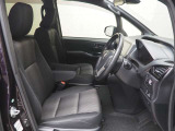 運転席はこのような雰囲気です。このポジションで安全運転です。前後左右の見通しはといってもやはり現車確認がなにより分かりやすいです。