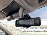 スマートルームミラーなので後席に人や大きな荷物があっても後方確認がしやすいです。