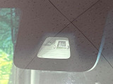 【スマートアシスト】走行中に前方の車両等を認識し、衝突しそうな時は警報とブレーキで衝突回避と被害軽減をアシスト。より安全にドライブをお楽しみいただけます。