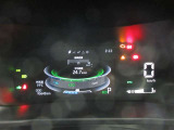 運転席のメータパネル類は常に視界に入る場所ですので、大事なチェックポイントです。ぜひ実際にご乗車ください。