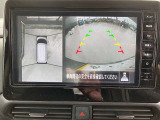 インテリジェント アラウンドビューモニター。上空から見下ろしている様な映像をモニターへ映し出し、スムーズな駐車をサポートします。さらに障害物検知センサー反応すると、警告表示、警告音により注意を促します