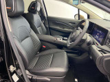 ゆったりと座れる運転席シートですのでストレスなく運転が出来ますよ!