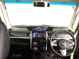 【前方視界】開放的な前方視界!運転がしやすく疲れにくいです♪窓が大きく、見通しがとっても良いおクルマですよ♪