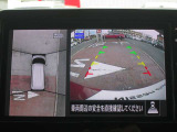 アラウンドビューモニター(車両を上から見たように表示)装着で車庫入れをサポート