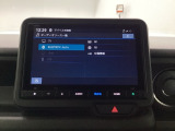 HondaCONNECT対応の便利なナビディスプレー。お持ちのスマートフォンと連携して、ナビやBluetoothでの音楽再生が可能です。デザインはもちろん、操作性も良好です。