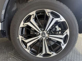タイヤは235/55R19の純正アルミホイール履いています