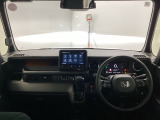 フロントガラスが大きく、ワイドな視界で運転もしやすくなるように設定されています。