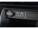 スマートフォンなどの音楽再生が可能なUSB接続ジャック装備車両です♪♪♪