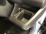 【ドリンクホルダー】こちらにドリンクホルダーがついています!