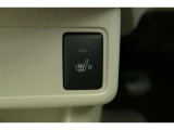 【シートヒーター】運転席にシートヒーター装備です。寒い朝、車内が暖まるのを待たずに快適に出発できます♪気持ちよく1日が始まります。