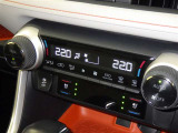 【オートエアコン】お好みの温度に設定して頂くと、車内の温度を自動調整♪快適にクルマの中を過ごして頂けます。
