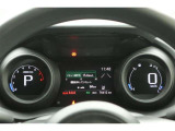 とっても見やすいメーターです。夜間時はラグジュアリーな気分にさせてくれる照明が魅力ですので、夜のドライブも楽しみになりますよ♪